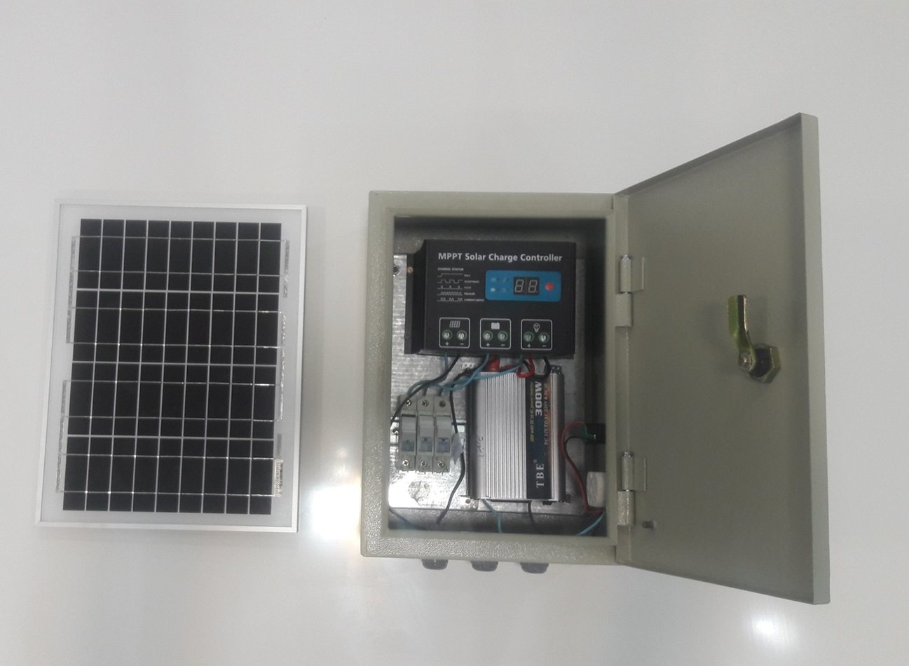 Portable photovoltaic system cabinet